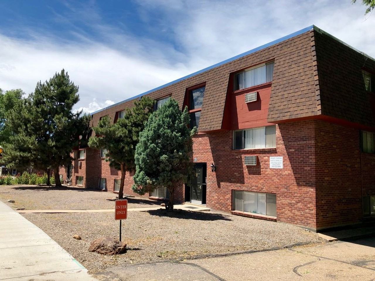 751 W Prentice Ave