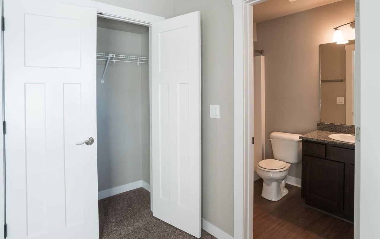 Ironwood Glen Townhomes - Photo 4 of 30