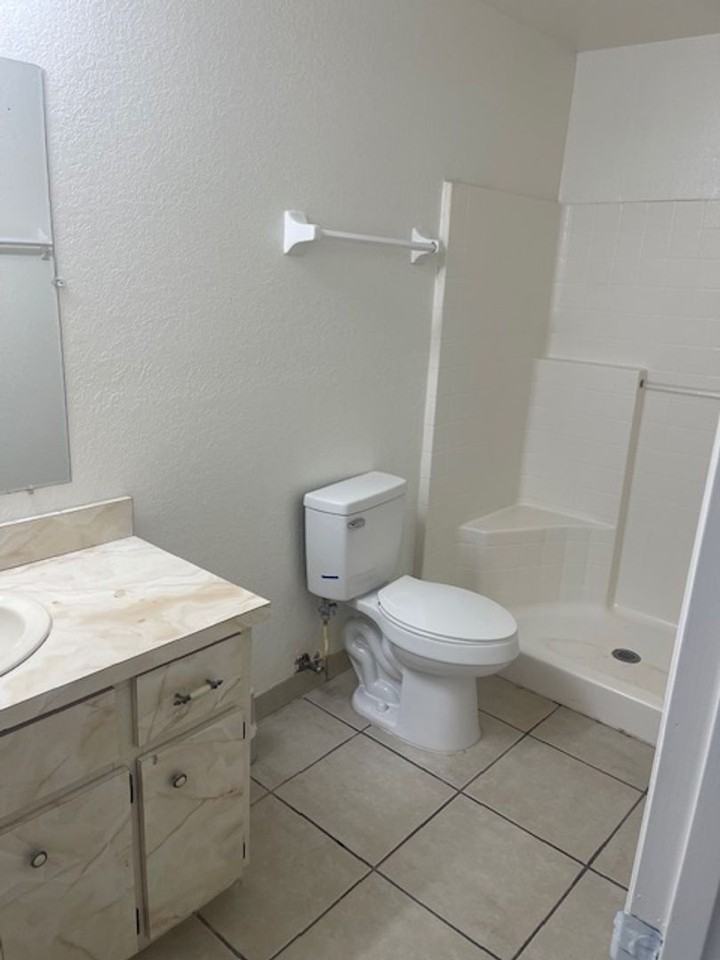 1515 S Oleander Ave - Photo 2 of 14