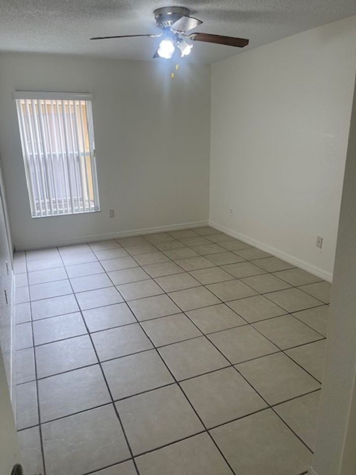 1515 S Oleander Ave - Photo 3 of 14