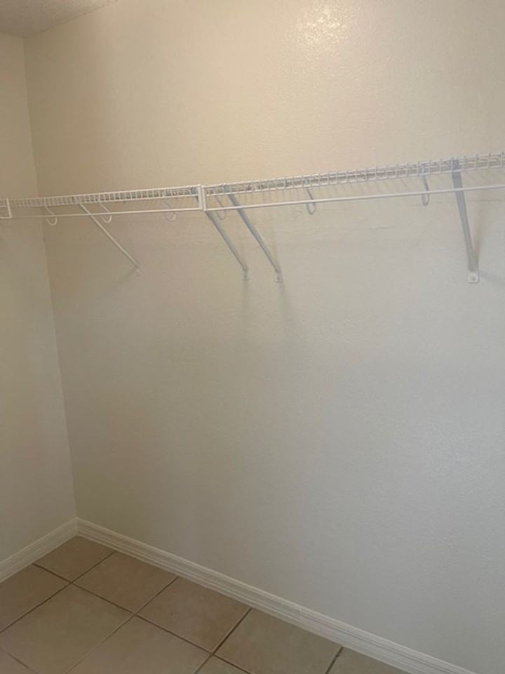 1515 S Oleander Ave - Photo 4 of 14