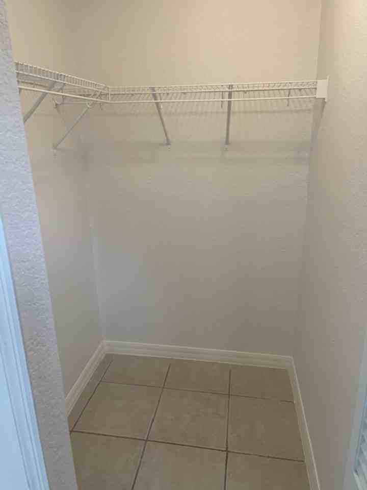1515 S Oleander Ave - Photo 5 of 14