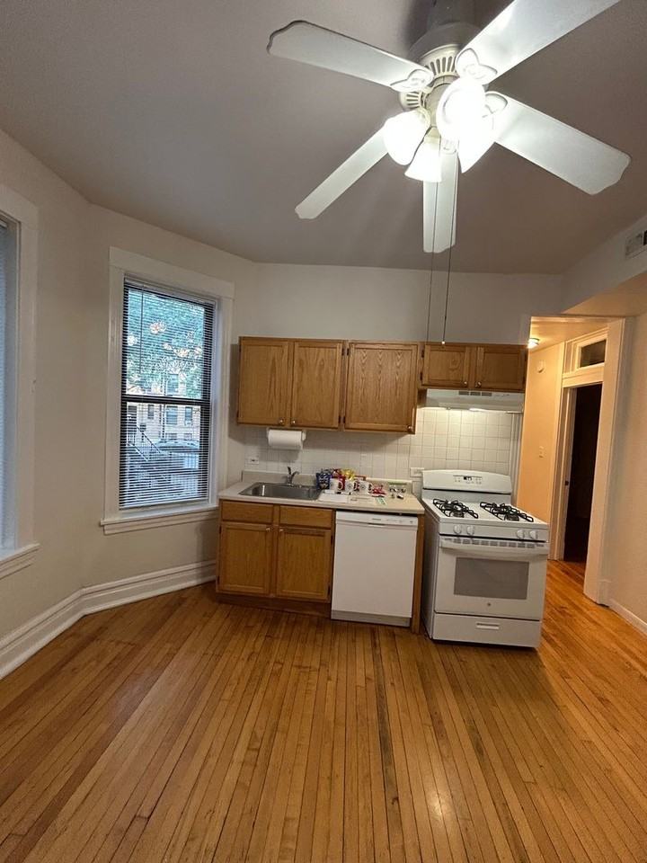 725 S Loomis - Photo 4 of 50