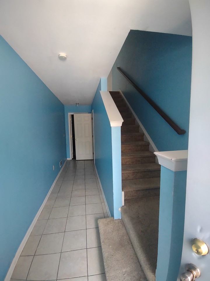 404 S Claymont St - Photo 2 of 10