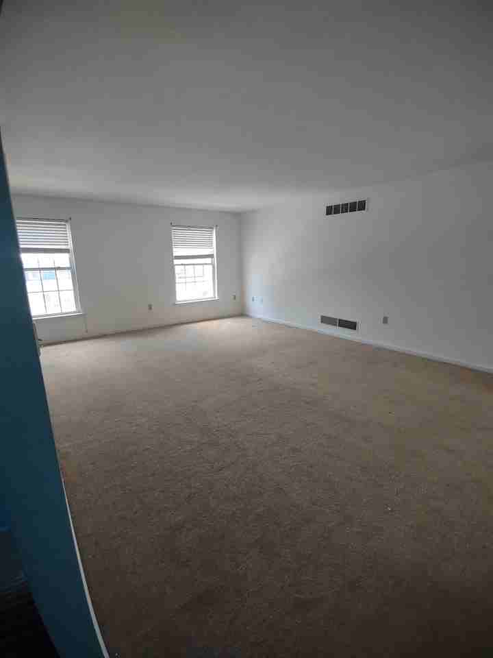 404 S Claymont St - Photo 3 of 10