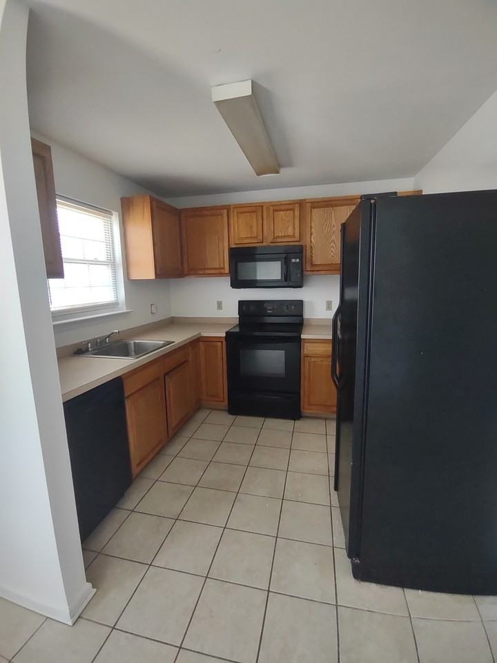 404 S Claymont St - Photo 5 of 10