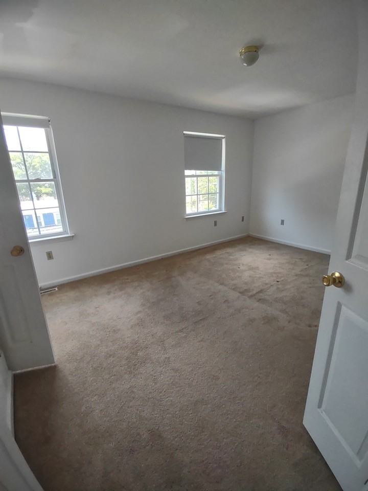 404 S Claymont St - Photo 7 of 10