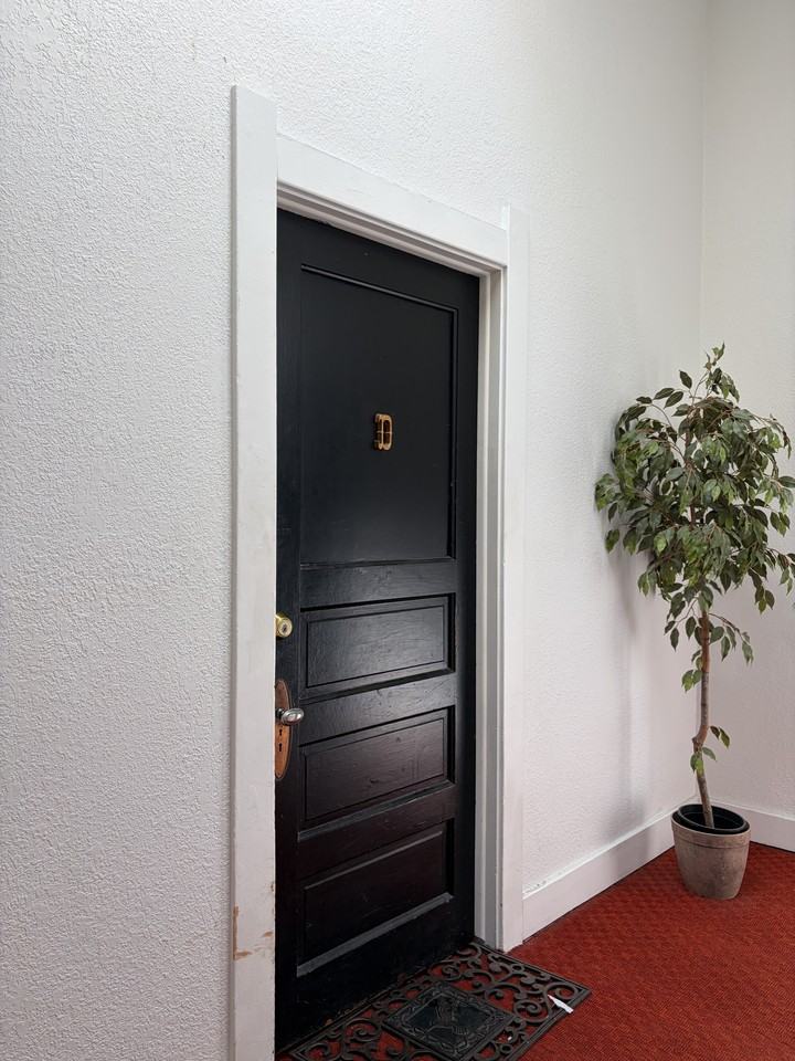 115 E Ivinson Ave #D - Photo 2 of 8