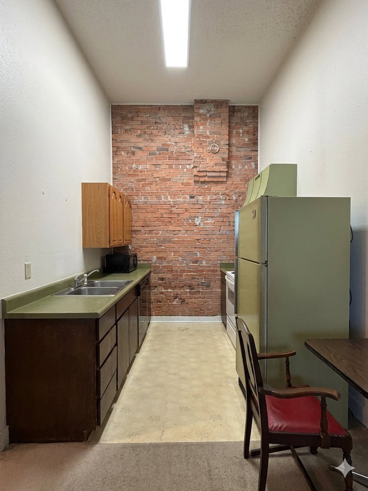 115 E Ivinson Ave #D - Photo 4 of 8