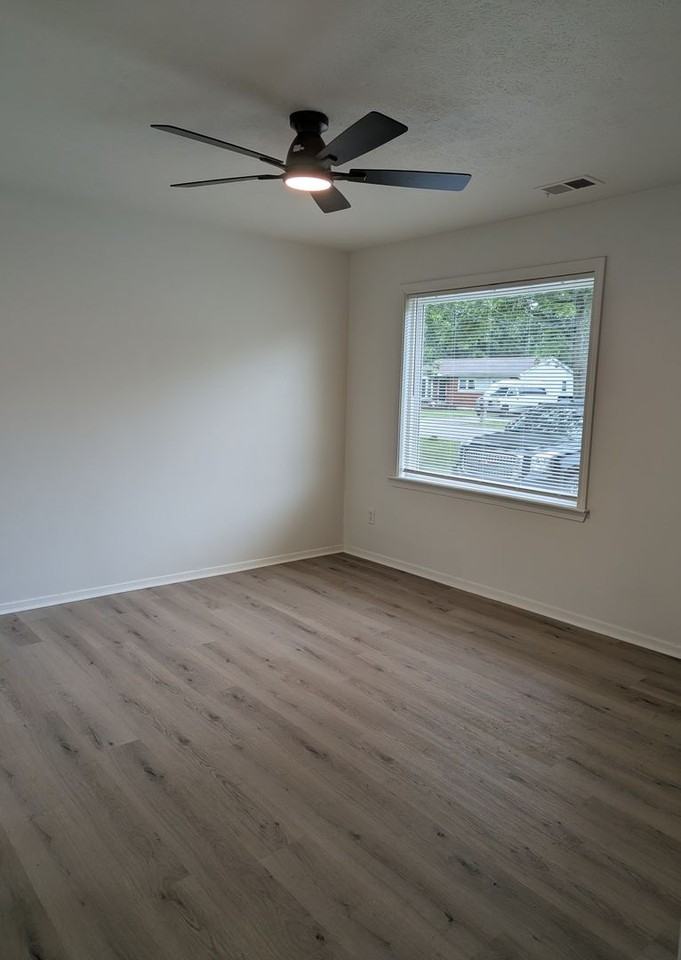 6109 Toebbe Ln - Photo 4 of 18