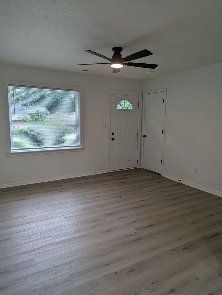 6109 Toebbe Ln - Photo 5 of 18