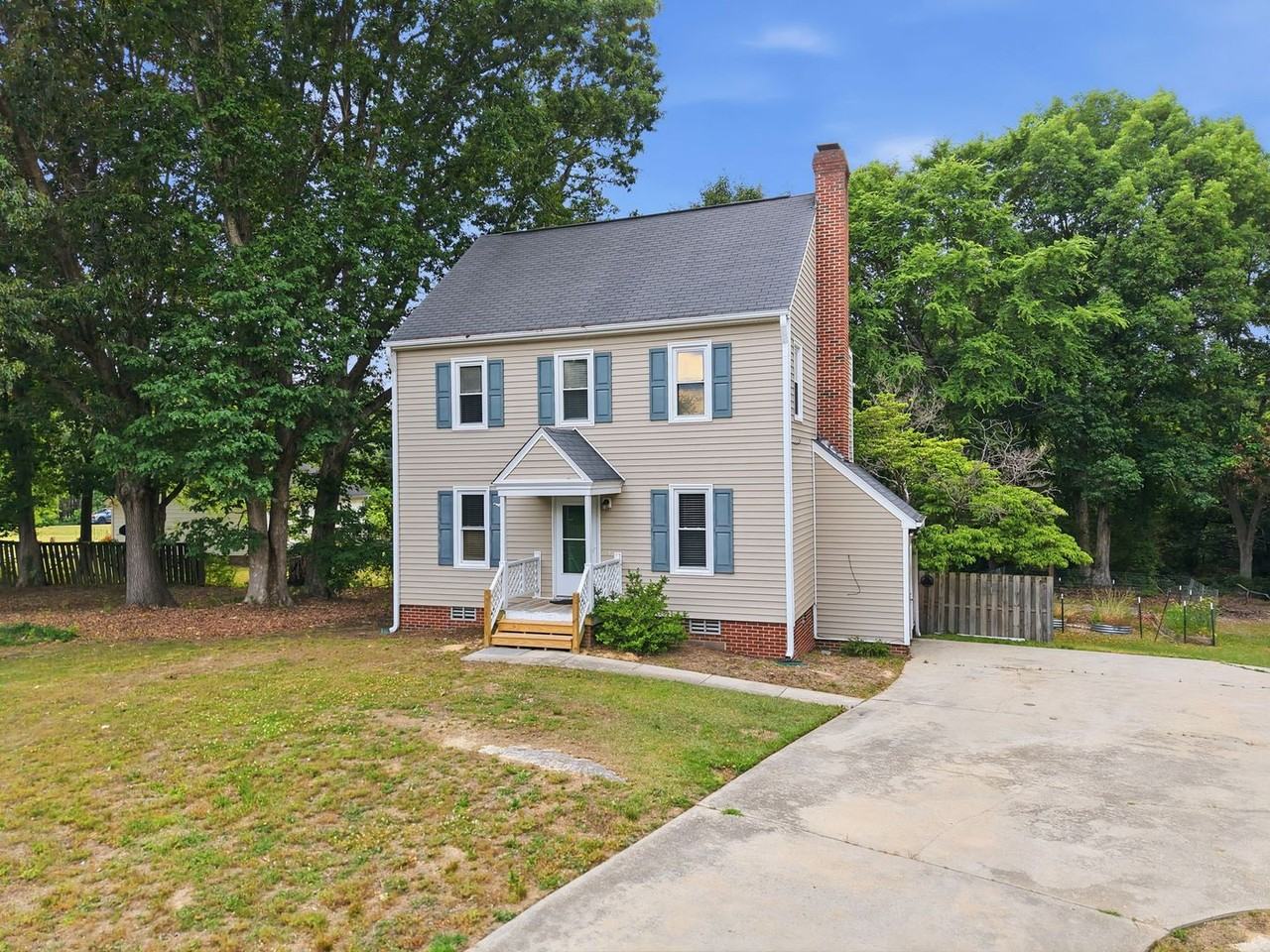 1000 Hornbuckle Ct - Photo 2 of 46