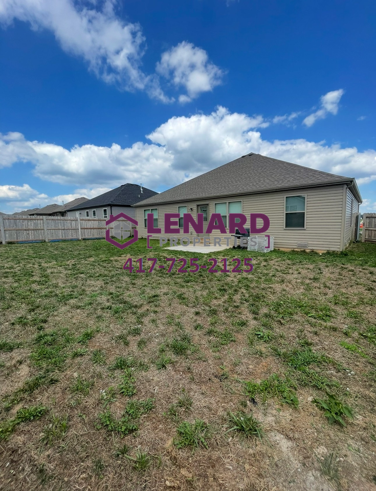 1361 S Lorraine Ave - Photo 3 of 16