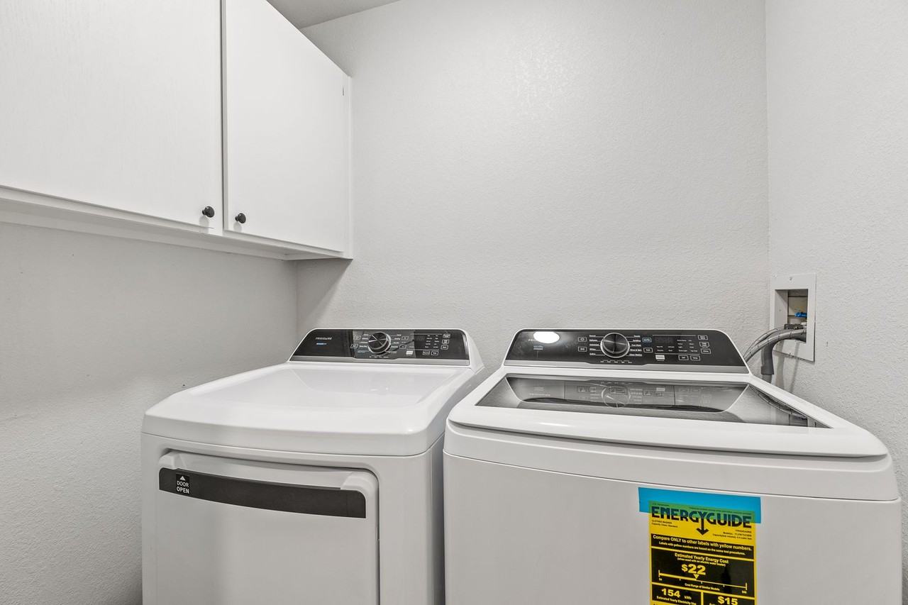 3325 East Lockett Road - Photo 4 of 50