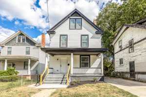 featured image of 3862 Vine St #1