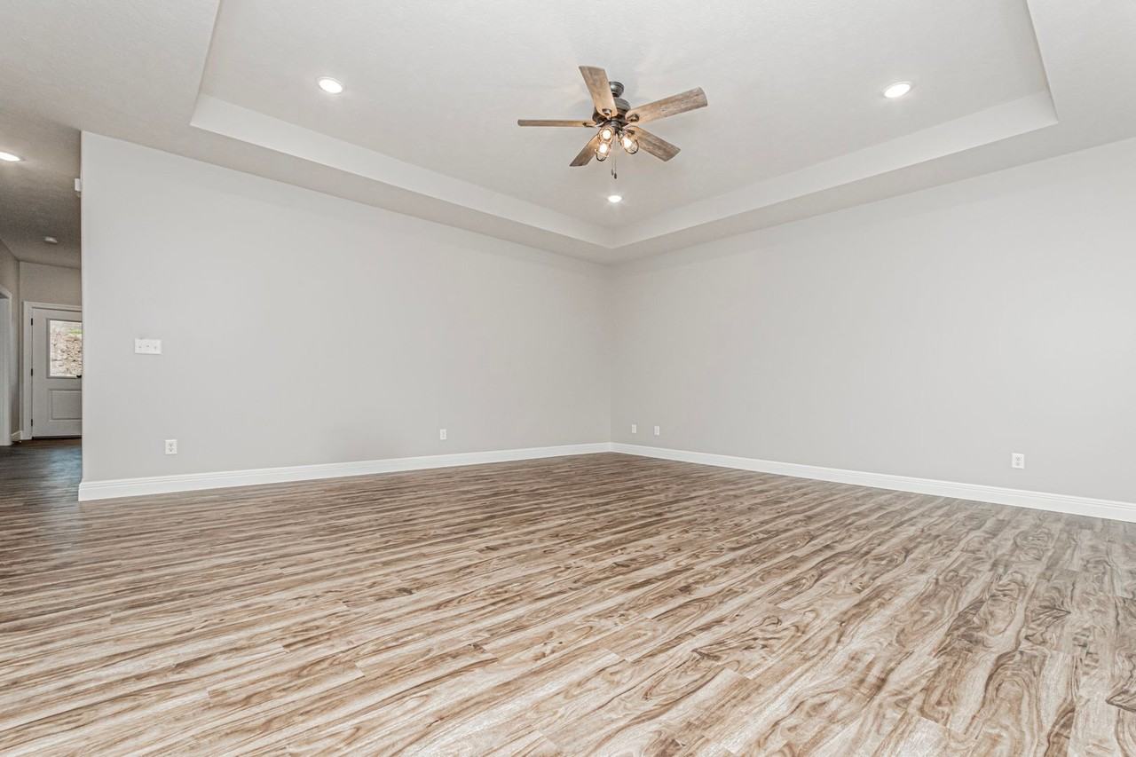 1704 Kenneth Dr - Photo 5 of 24