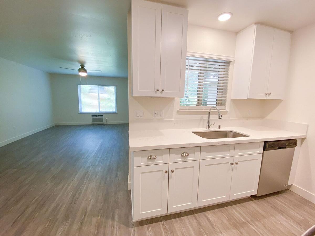 310 E Bradley Ave - Photo 2 of 29