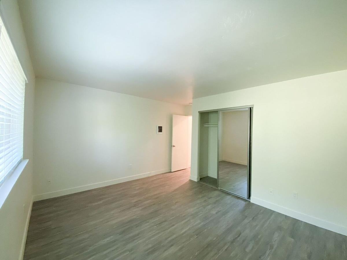 310 E Bradley Ave - Photo 3 of 29