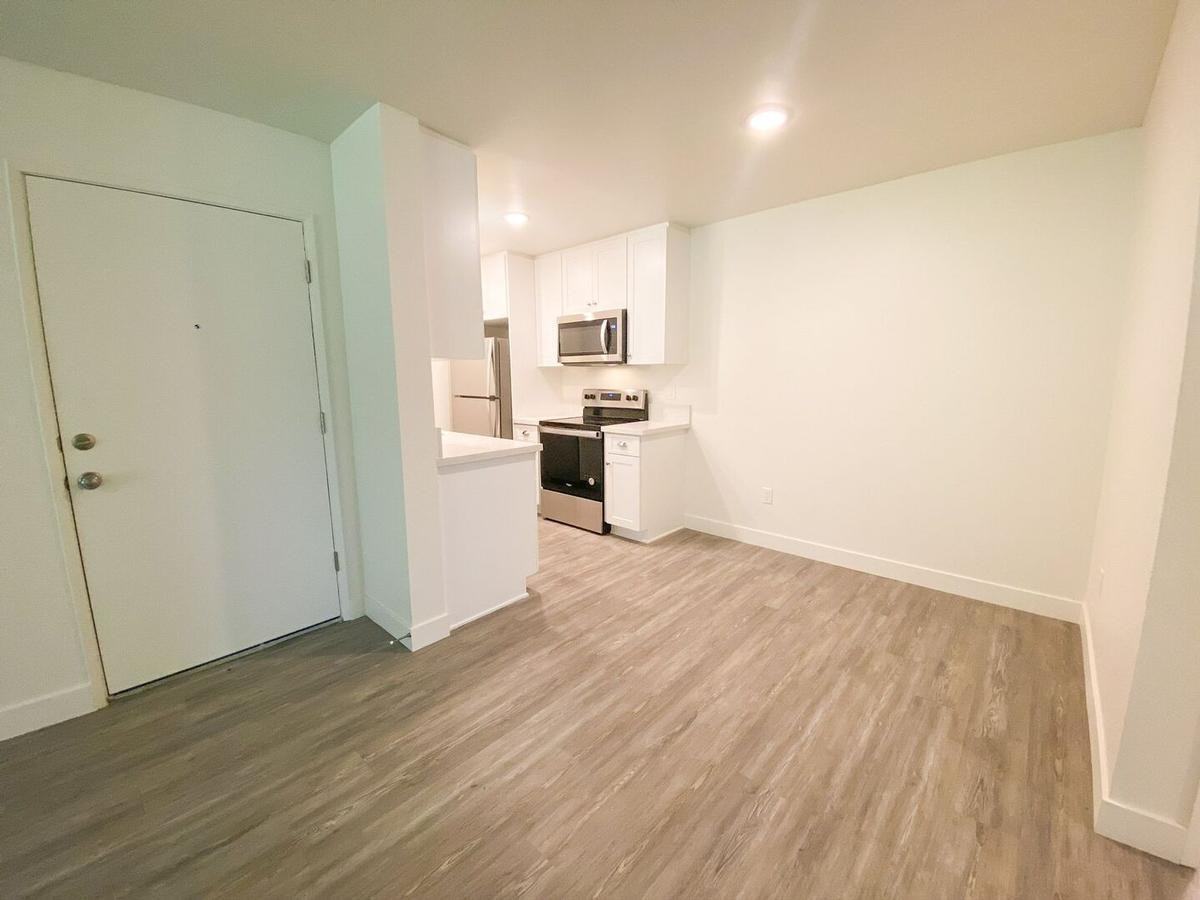 310 E Bradley Ave