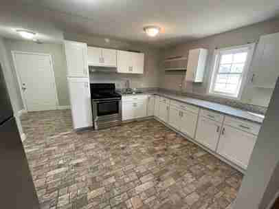 2231 Loophole Dr - Photo 2 of 9
