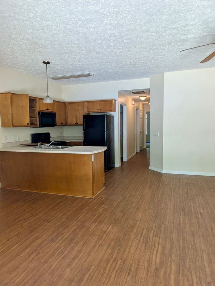 725 Sherman Ave #B - Photo 2 of 8