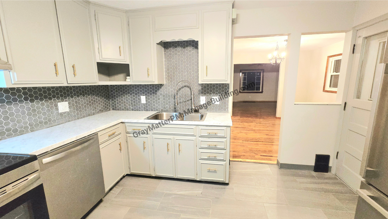 738 E 35th St #1 - Photo 2 of 20
