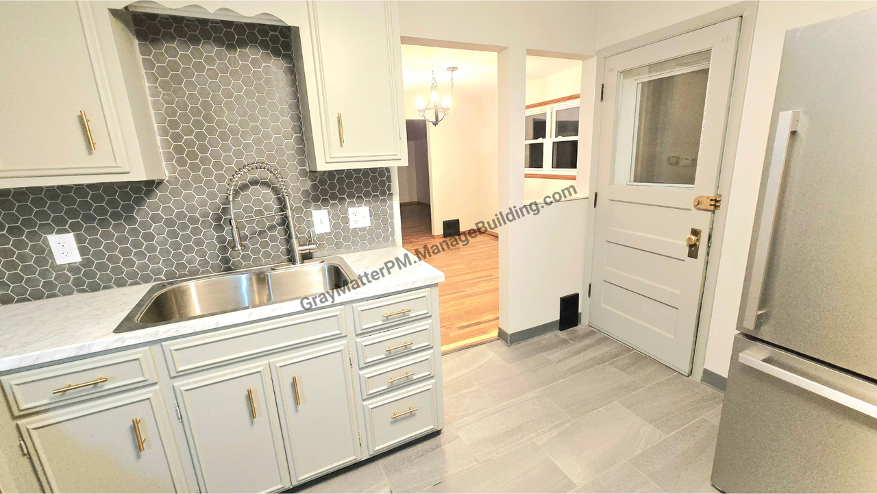 738 E 35th St #1 - Photo 3 of 20
