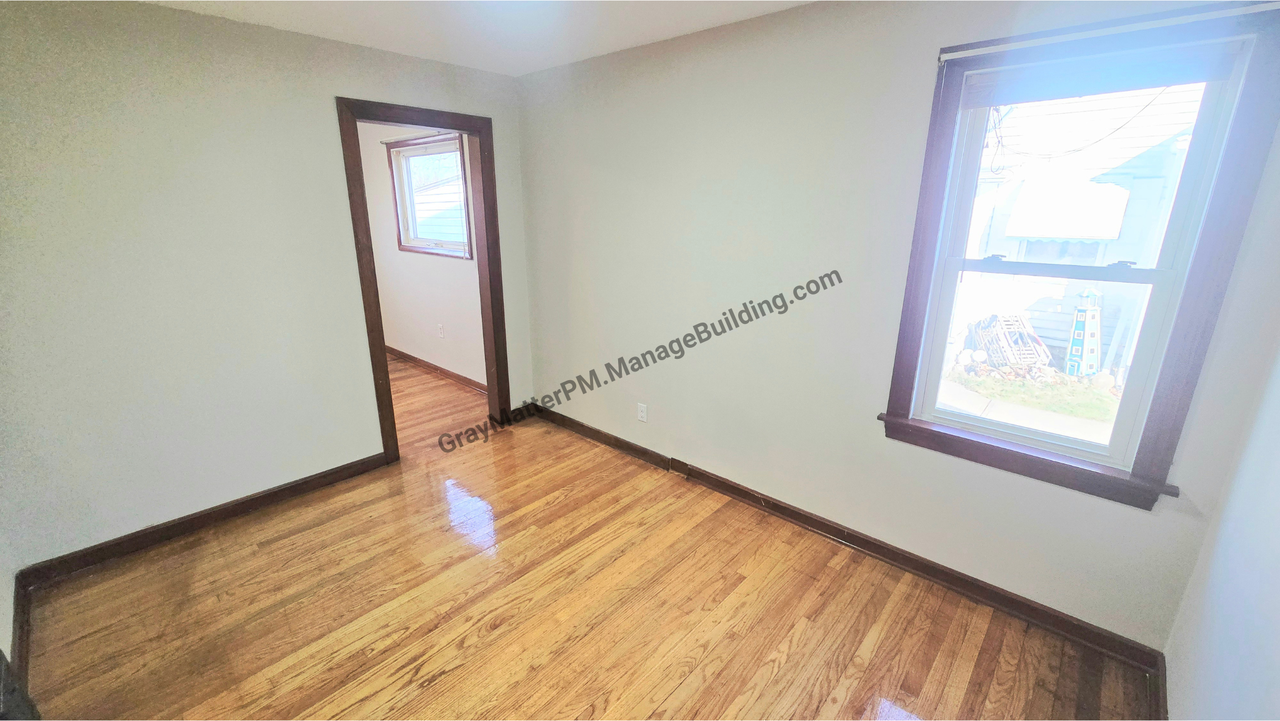738 E 35th St #1 - Photo 5 of 20