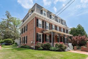 featured image of 421 N Walnut St