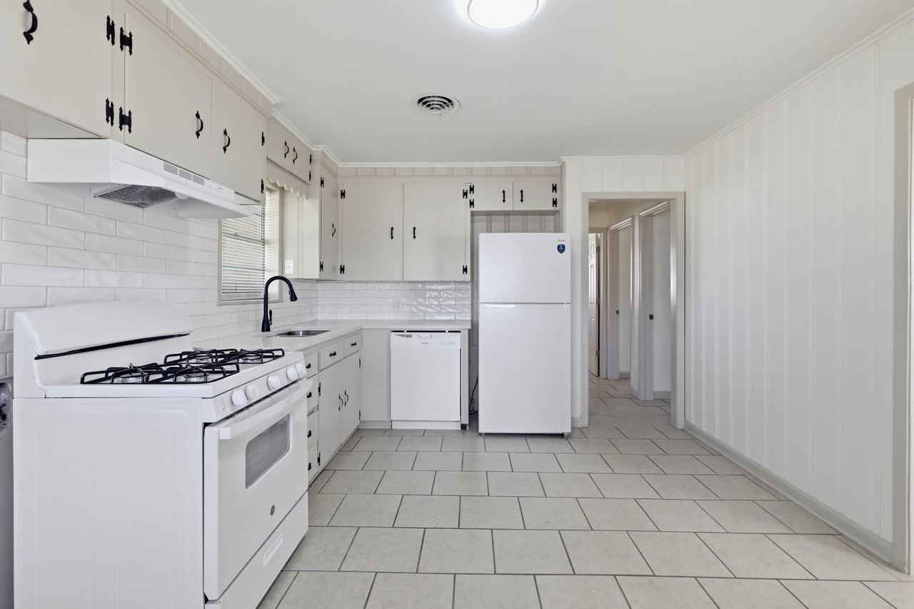 628 Urban St #1 - Photo 3 of 24