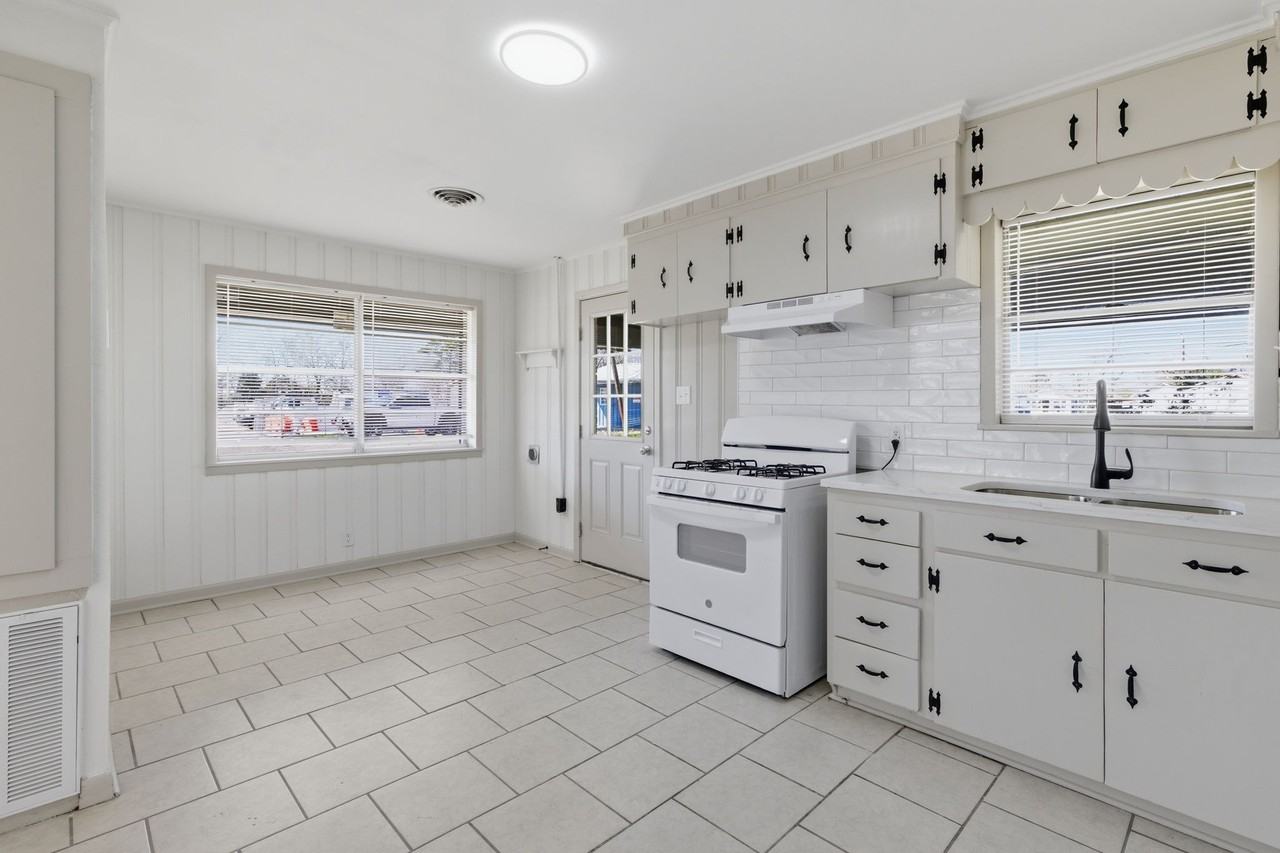 628 Urban St #1 - Photo 4 of 24