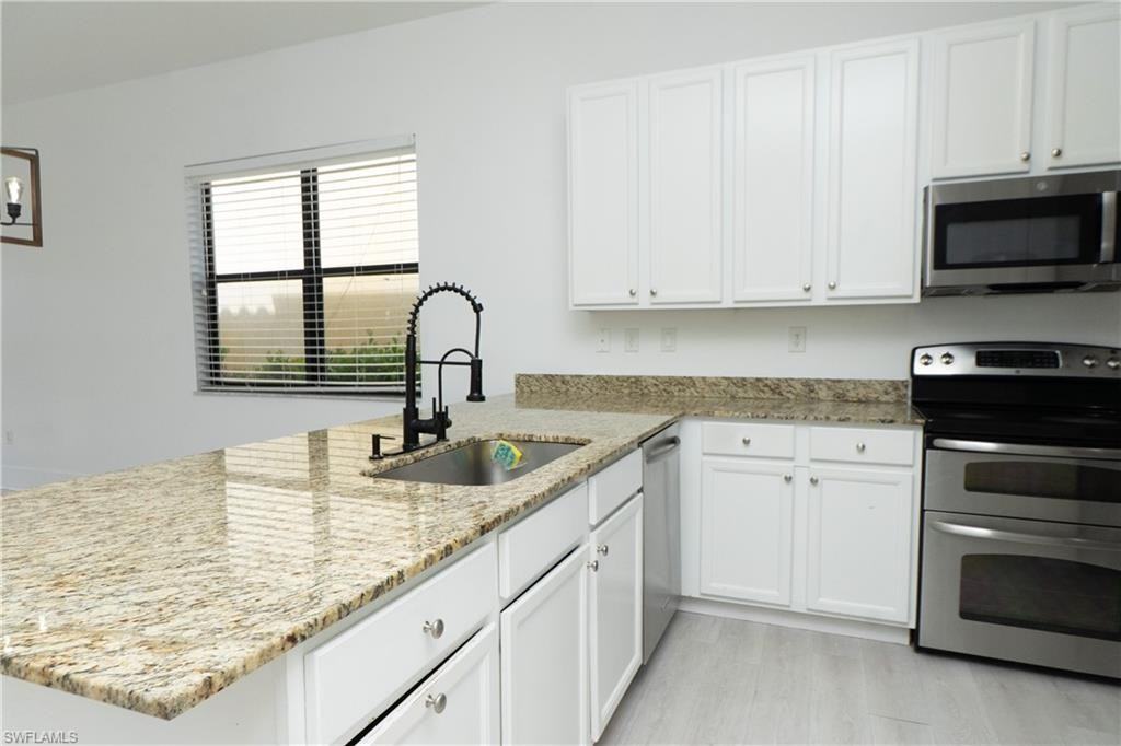 5360 Brin Way - Photo 3 of 36