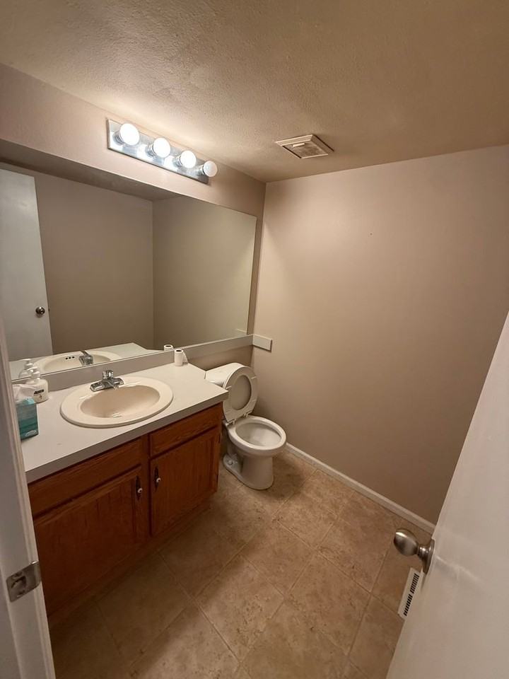 1260 E 130th Ave #C - Photo 4 of 19