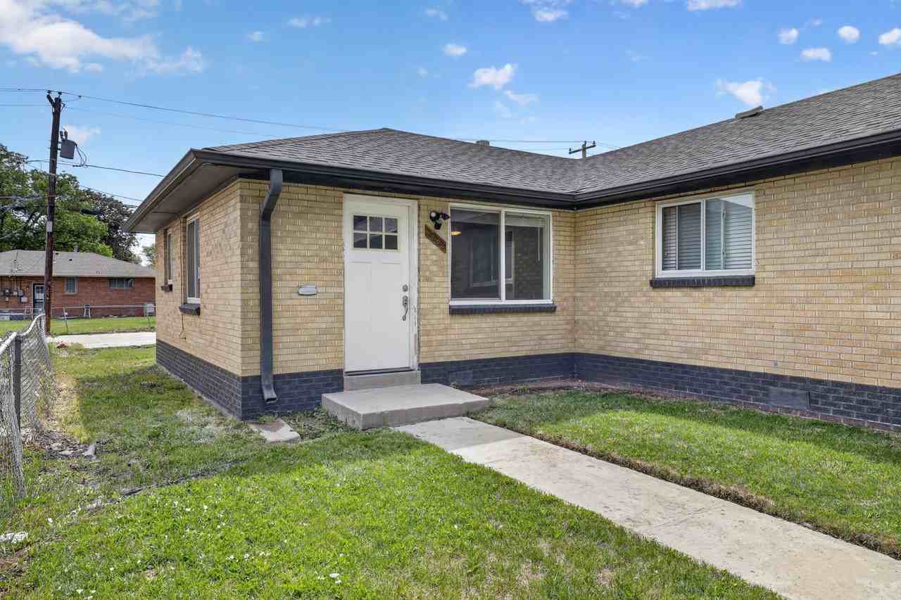 3662 Hudson St - Photo 3 of 19
