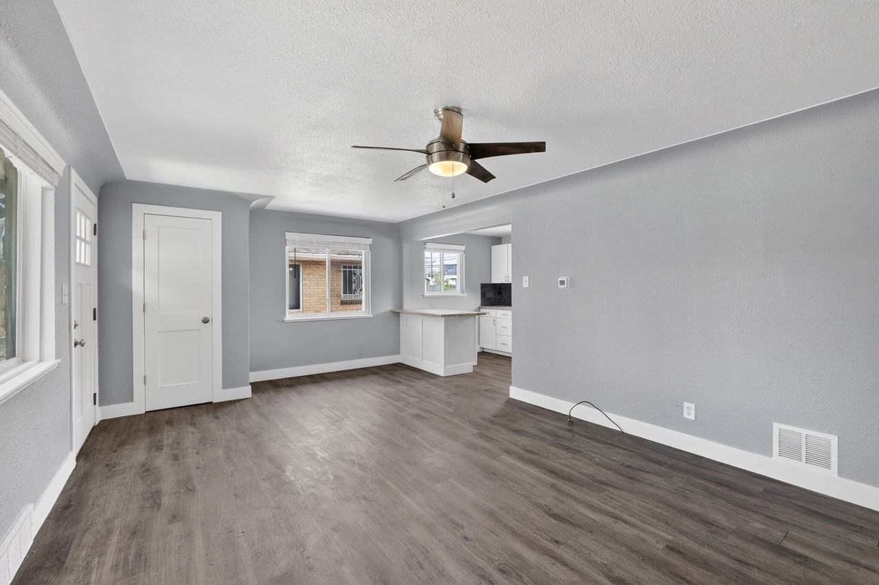 3662 Hudson St - Photo 5 of 19