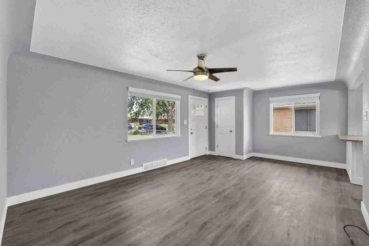 3662 Hudson St - Photo 6 of 19