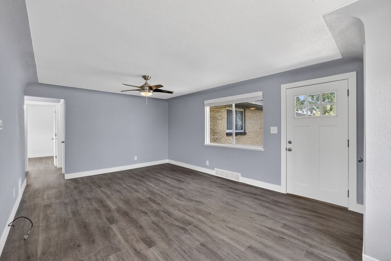 3662 Hudson St - Photo 7 of 19