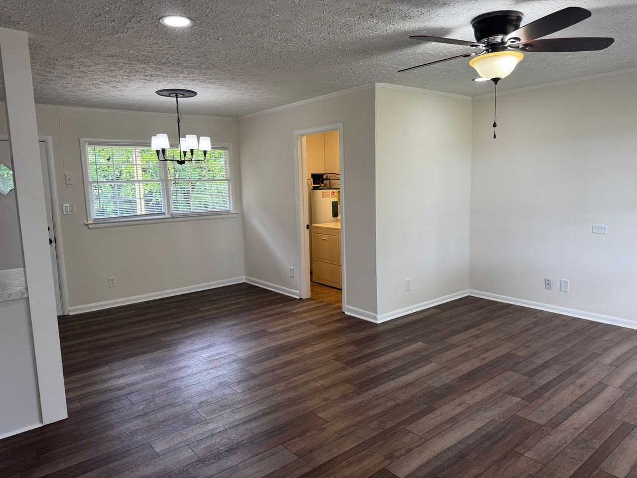172 Chester St - Photo 4 of 32