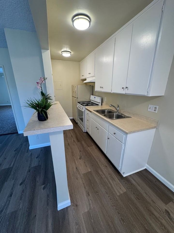 18530 Prairie St. - Photo 7 of 13