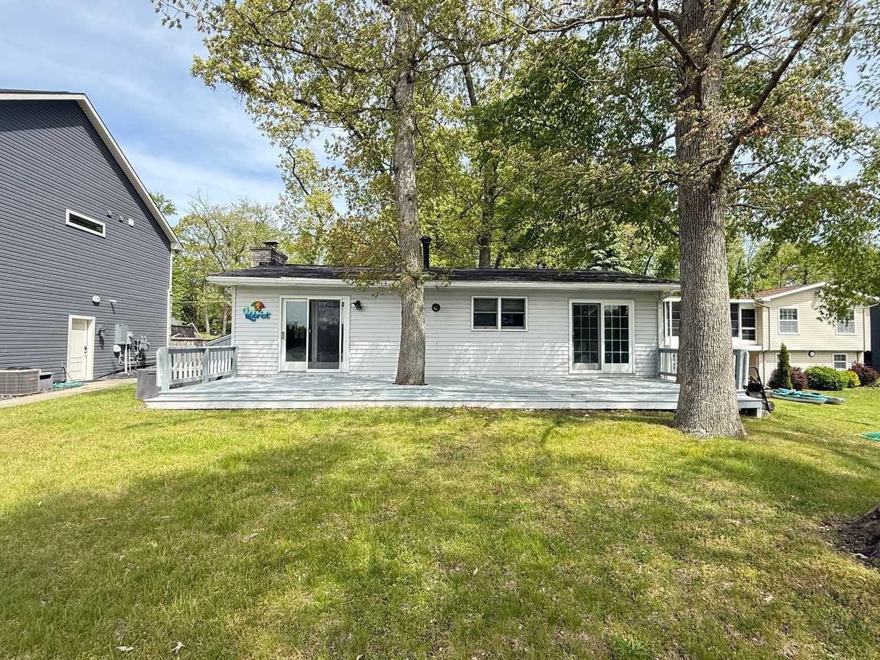 121 Nottingham Dr - Photo 2 of 25