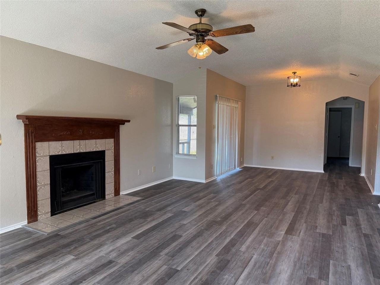 5216 Carpenter Dr - Photo 3 of 15