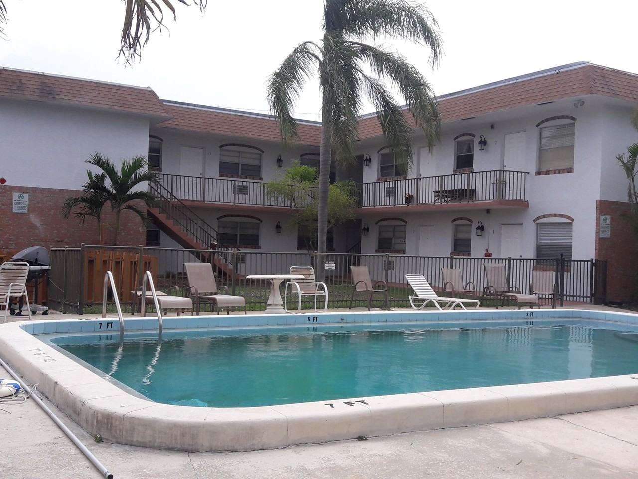 100 NE 9 St Pompano Beach, FL 33060 - Photo 2 of 8