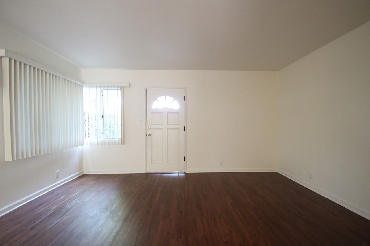 725foo - Photo 2 of 20