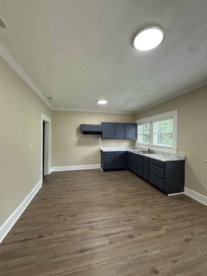 1816 Saint Charles Ave Sw #1 - Photo 4 of 16