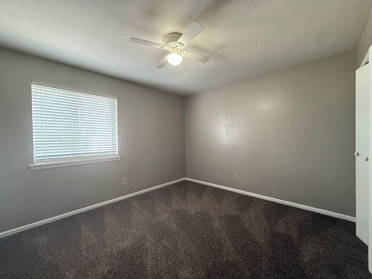 1411 Lake Brooke Dr - Photo 3 of 8