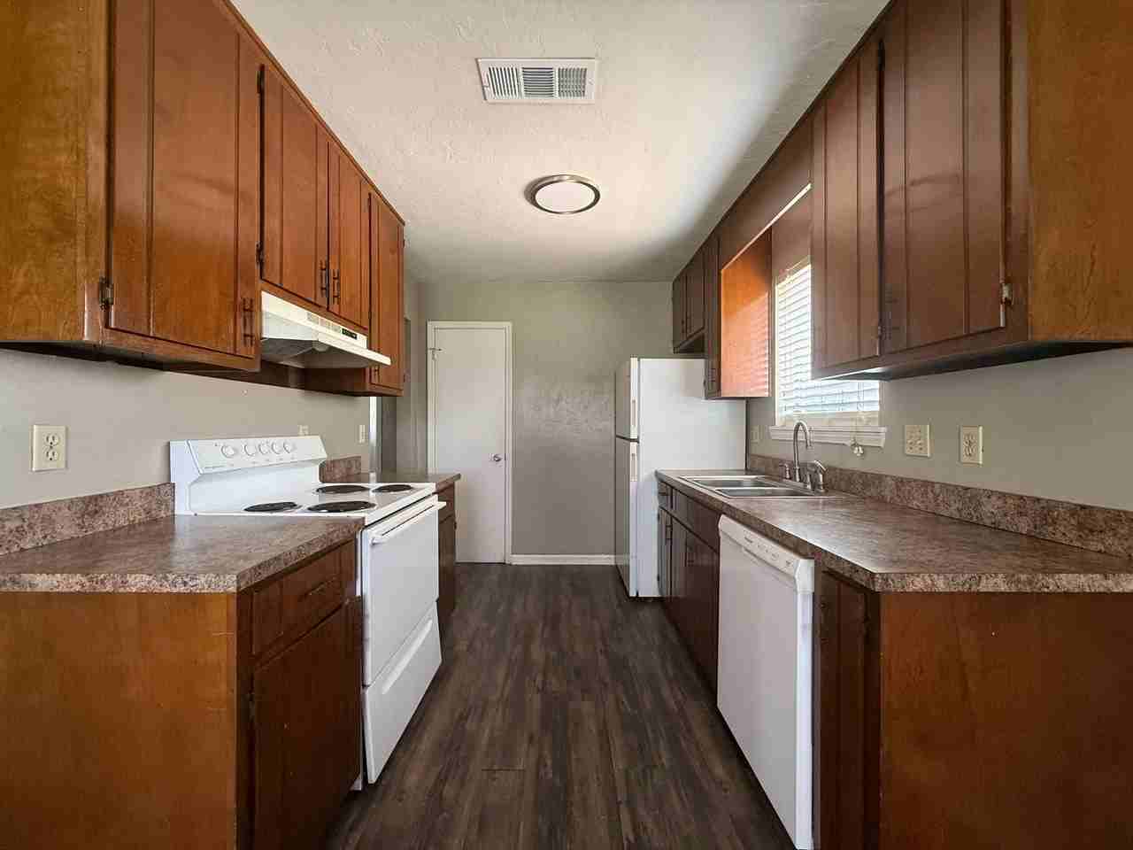 1411 Lake Brooke Dr - Photo 6 of 8