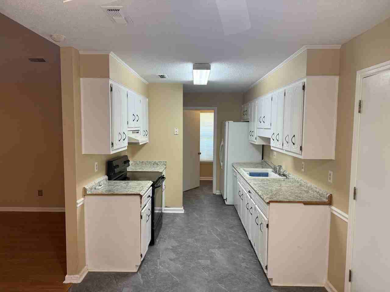 2962 Bridgeport Dr - Photo 2 of 20