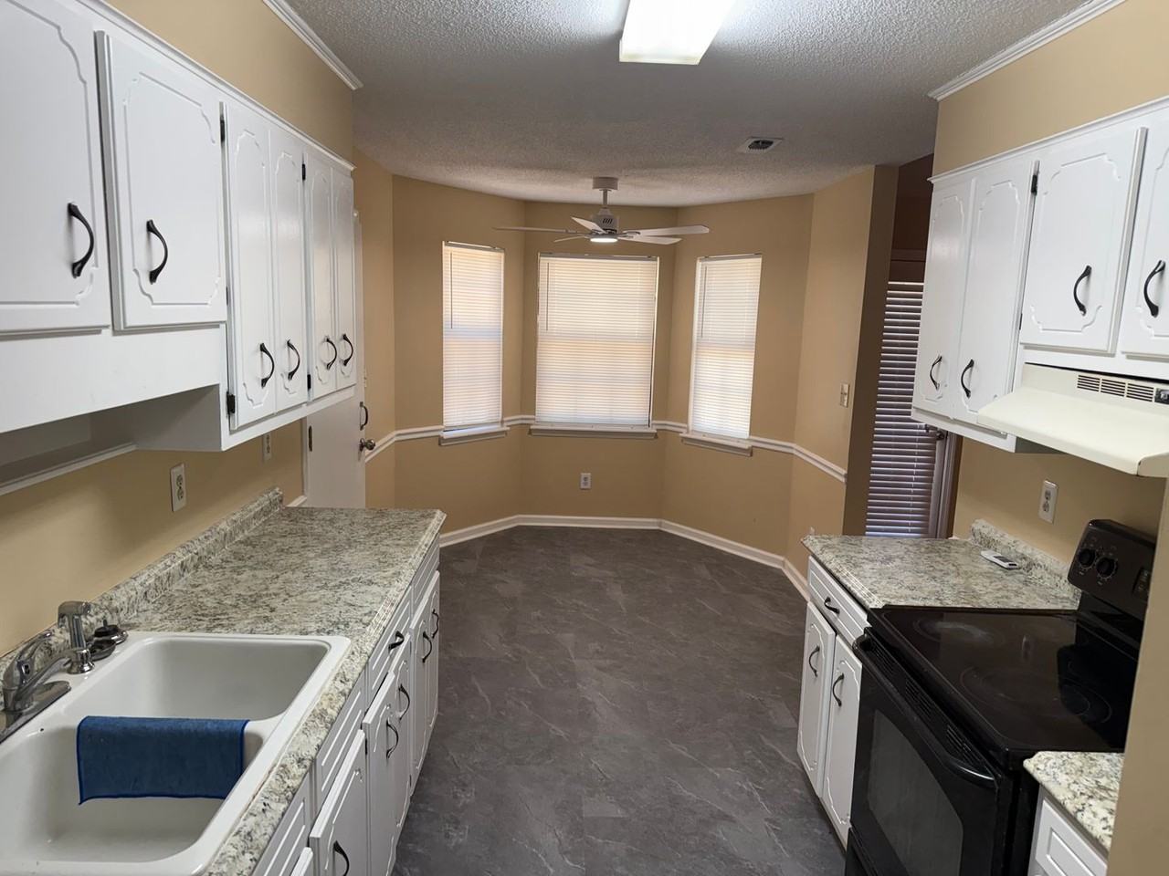 2962 Bridgeport Dr - Photo 3 of 20