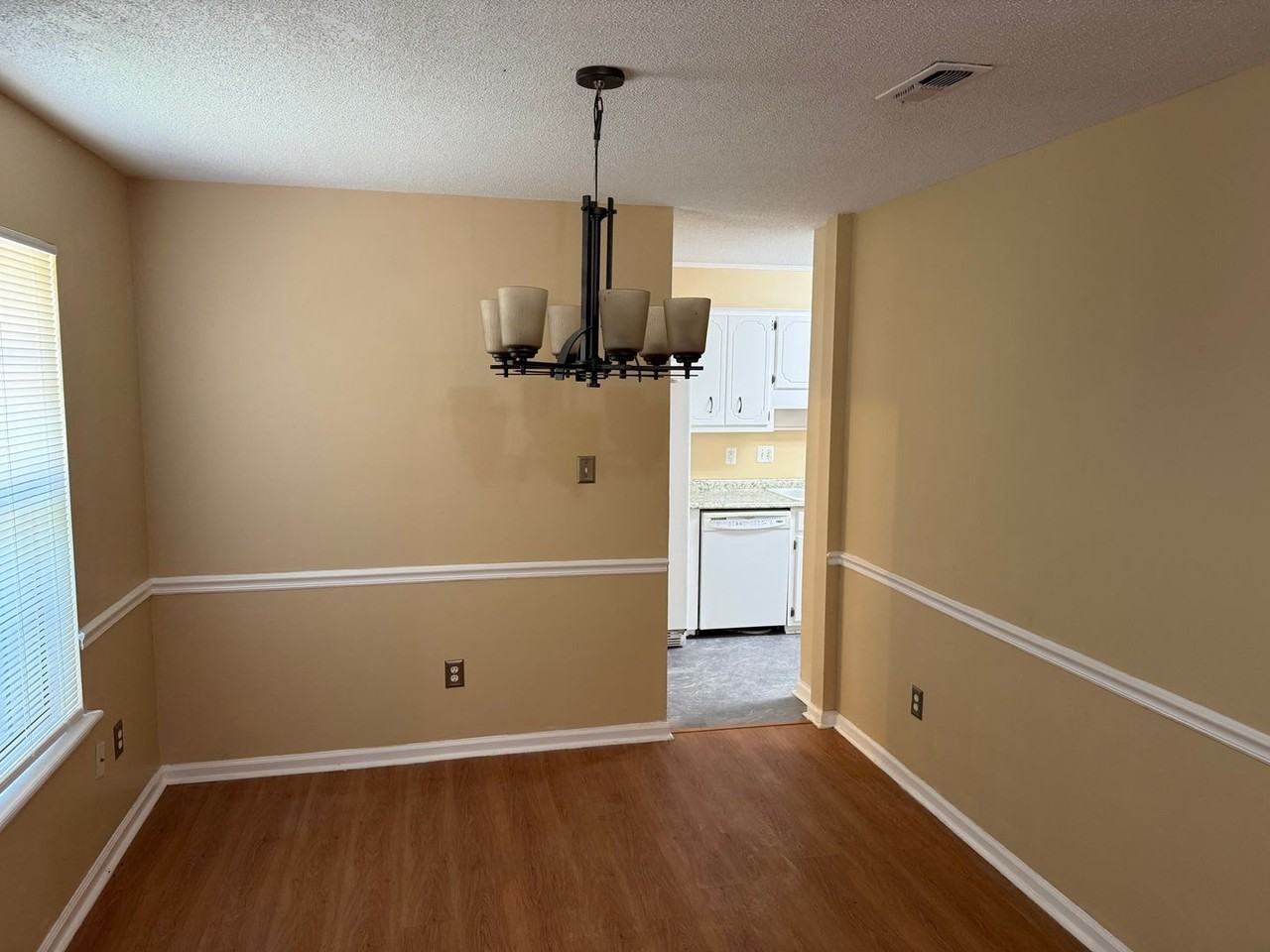 2962 Bridgeport Dr - Photo 4 of 20