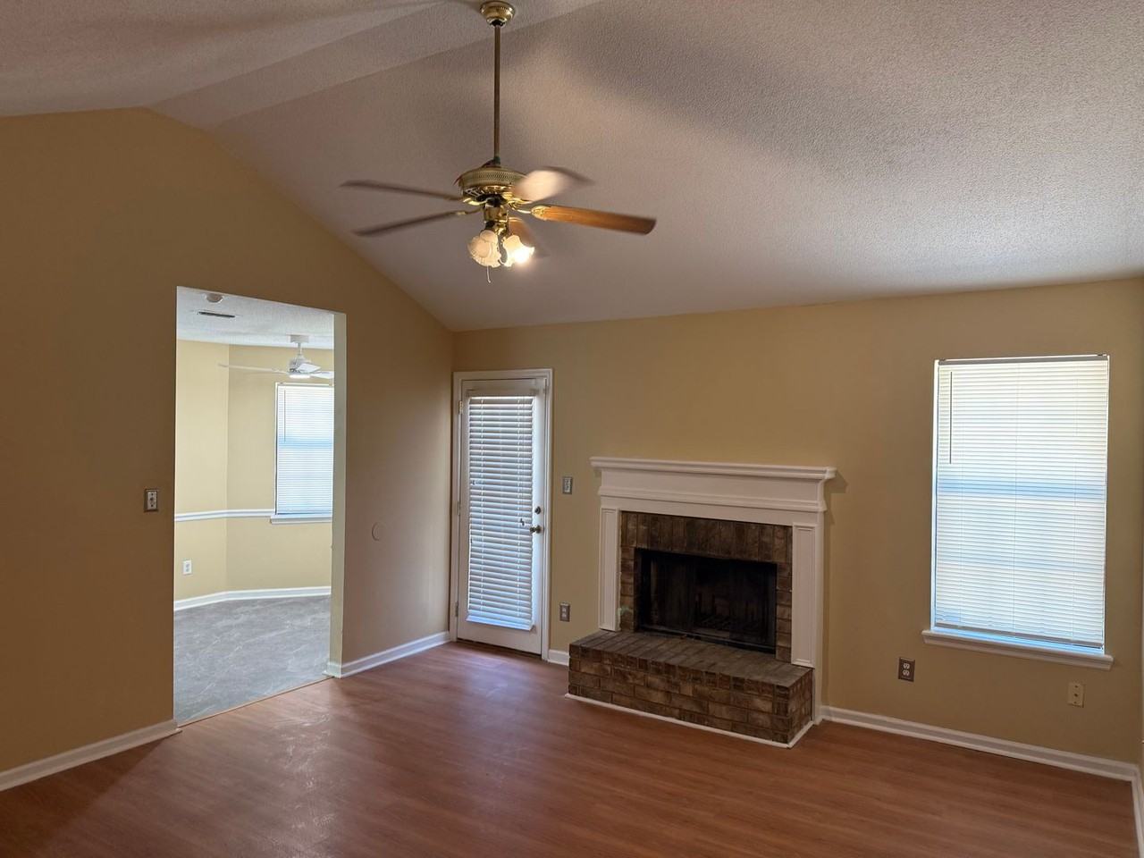 2962 Bridgeport Dr - Photo 5 of 20